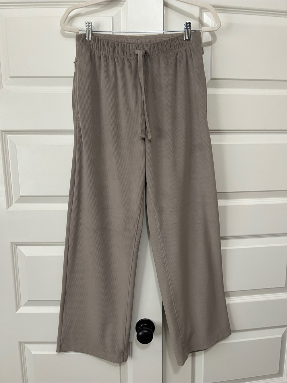 Womens Abercrombie Relaxed Drawstring Pants in Taupe